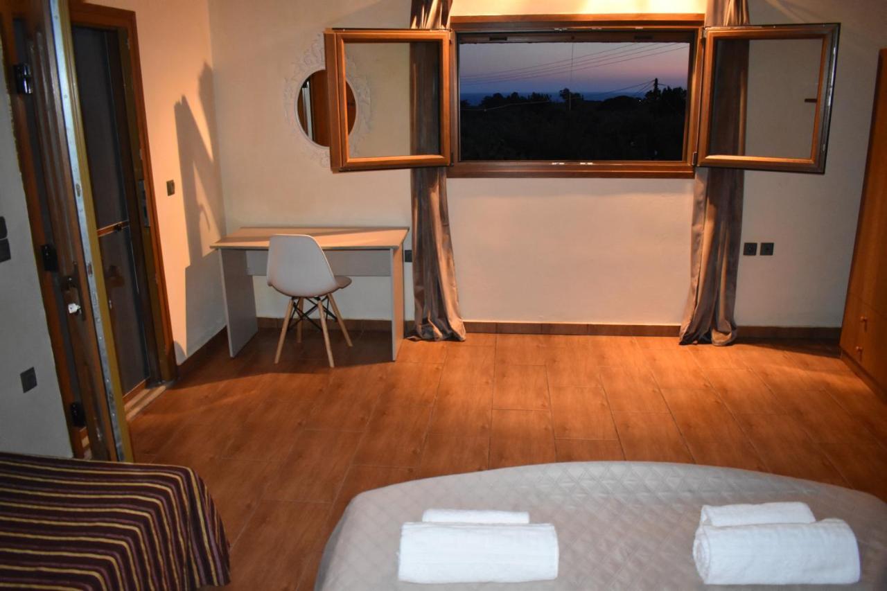 Villa Pigadia à Vromonérion Extérieur photo