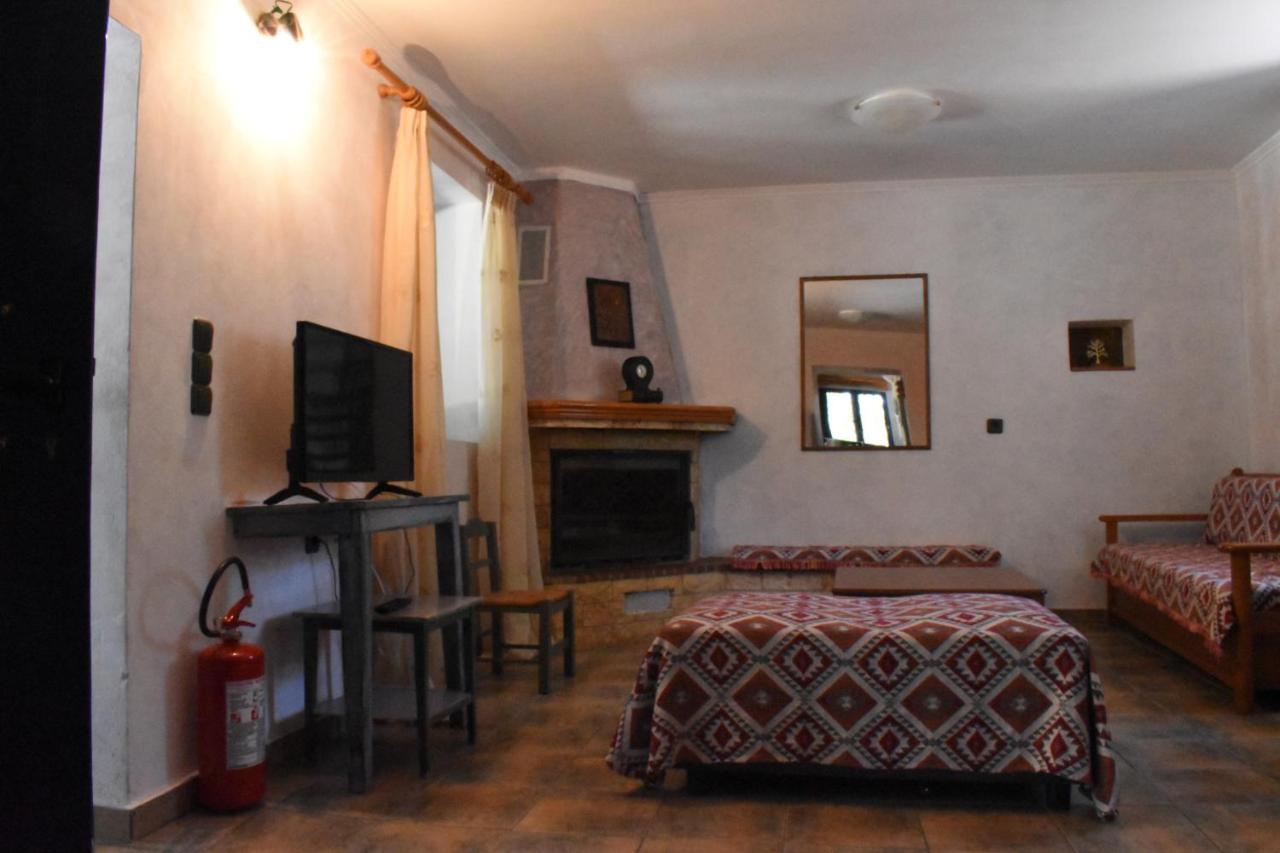 Villa Pigadia à Vromonérion Extérieur photo