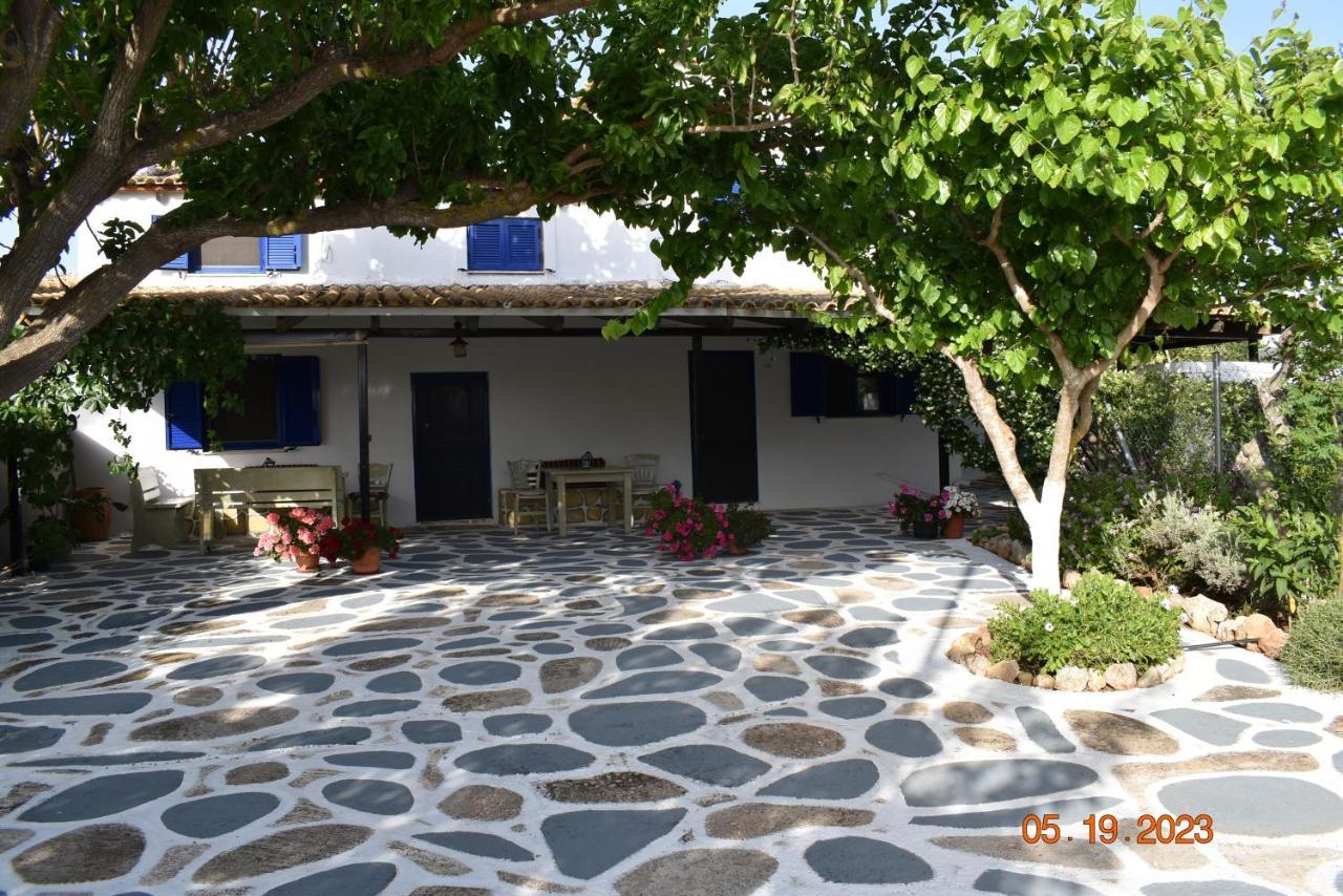 Villa Pigadia à Vromonérion Extérieur photo